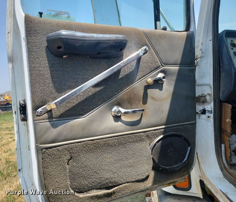 image for item ML9461 1993 Ford LTL9000  dump flatbed truck