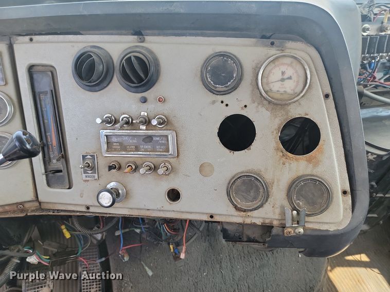 image for item ML9461 1993 Ford LTL9000  dump flatbed truck