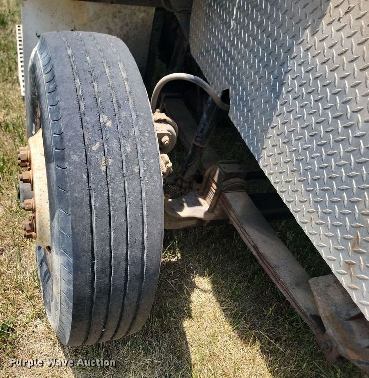image for item ML9461 1993 Ford LTL9000  dump flatbed truck