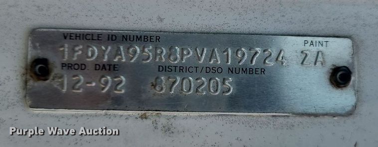 image for item ML9461 1993 Ford LTL9000  dump flatbed truck