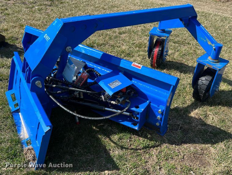 image for item MM9223 2022 TopCat SSSG72  skid steer grader