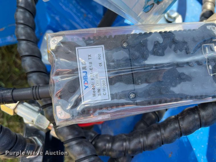 image for item MM9223 2022 TopCat SSSG72  skid steer grader