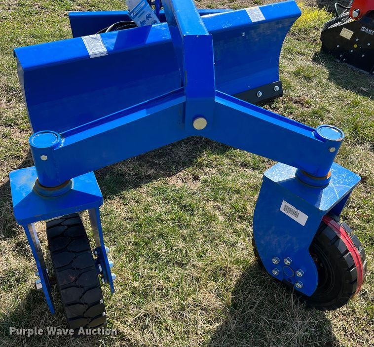 image for item MM9223 2022 TopCat SSSG72  skid steer grader