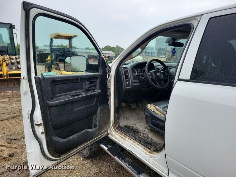 image for item MO9545 2014 Dodge Ram 5500HD  Crew Cab flatbed truck