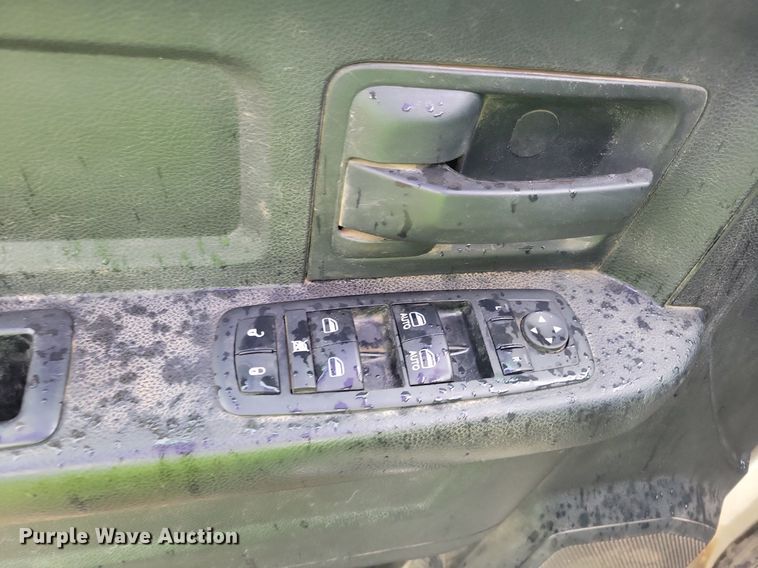 image for item MO9545 2014 Dodge Ram 5500HD  Crew Cab flatbed truck