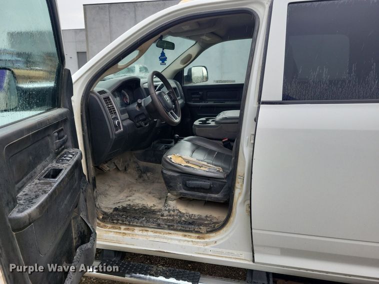 image for item MO9545 2014 Dodge Ram 5500HD  Crew Cab flatbed truck