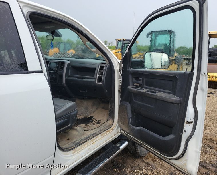 image for item MO9545 2014 Dodge Ram 5500HD  Crew Cab flatbed truck