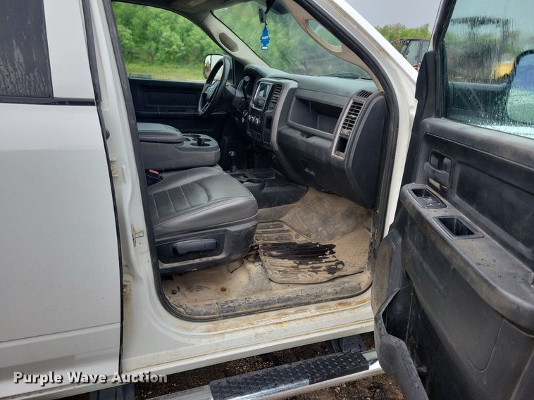 image for item MO9545 2014 Dodge Ram 5500HD  Crew Cab flatbed truck