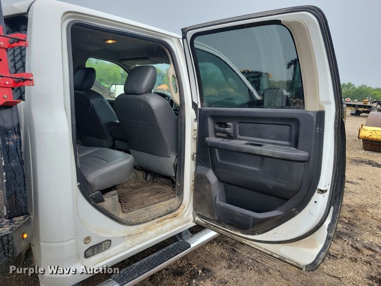 image for item MO9545 2014 Dodge Ram 5500HD  Crew Cab flatbed truck