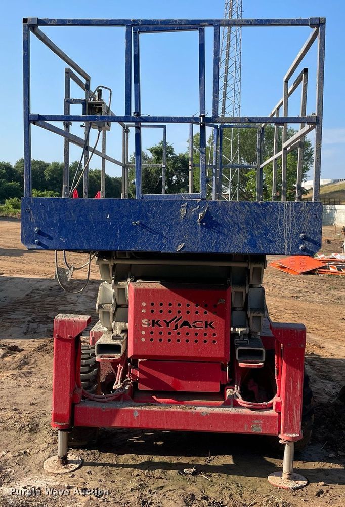 image for item MR9096 Skyjack SJ7135  scissor lift