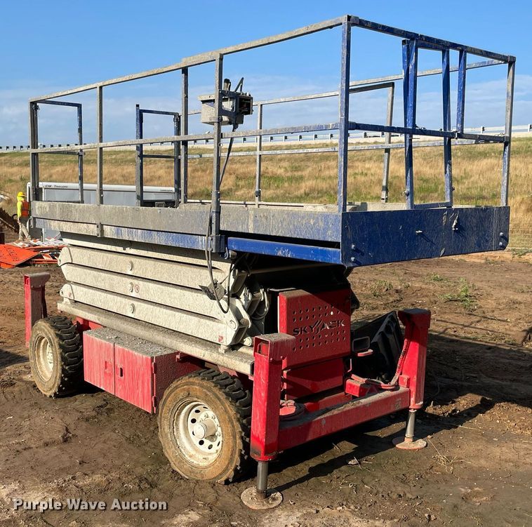 image for item MR9096 Skyjack SJ7135  scissor lift