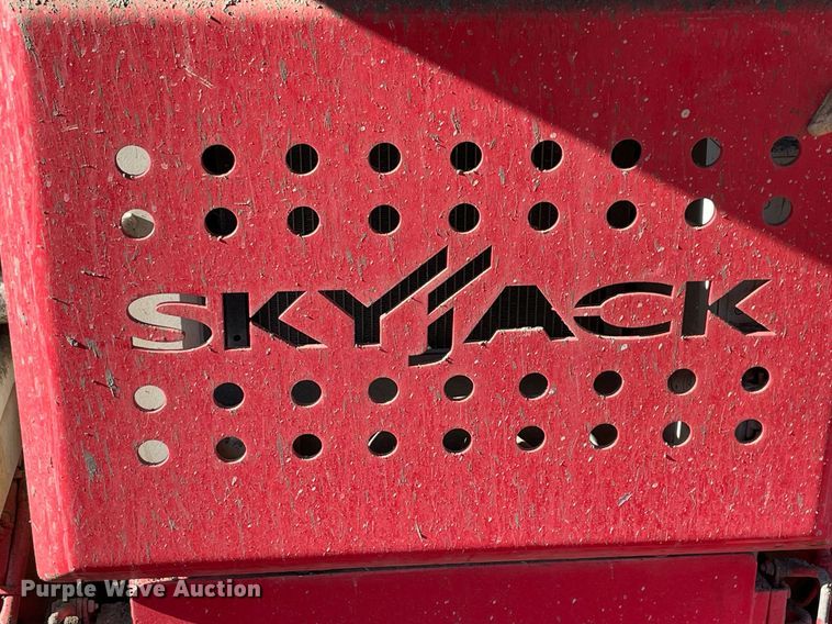 image for item MR9096 Skyjack SJ7135  scissor lift