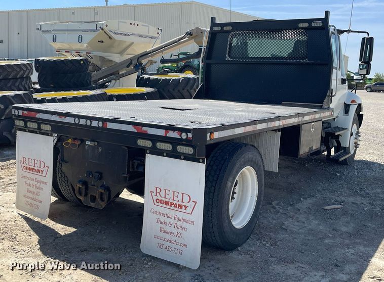 image for item MS9750 2007 International 4300  flatbed truck