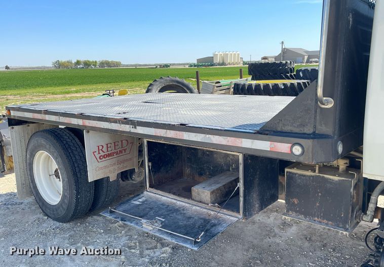 image for item MS9750 2007 International 4300  flatbed truck