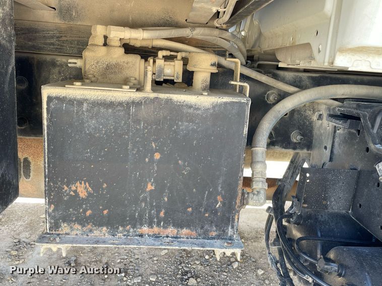 image for item MS9750 2007 International 4300  flatbed truck