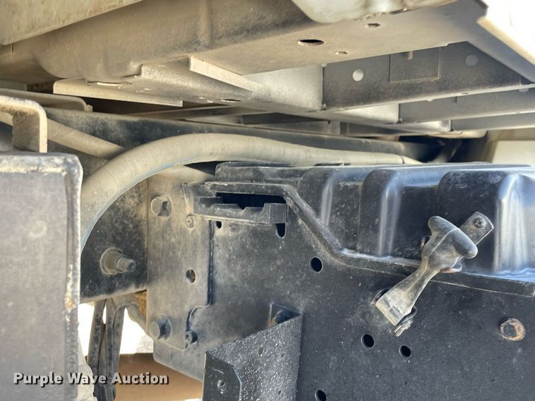 image for item MS9750 2007 International 4300  flatbed truck