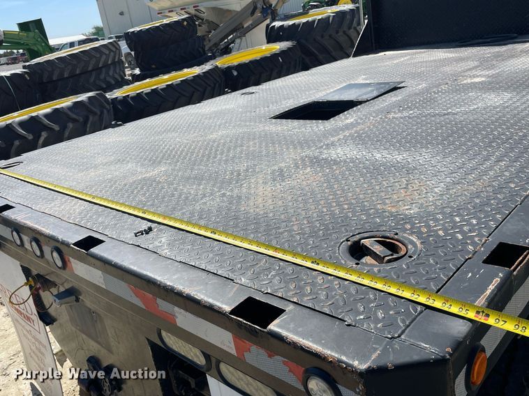 image for item MS9750 2007 International 4300  flatbed truck