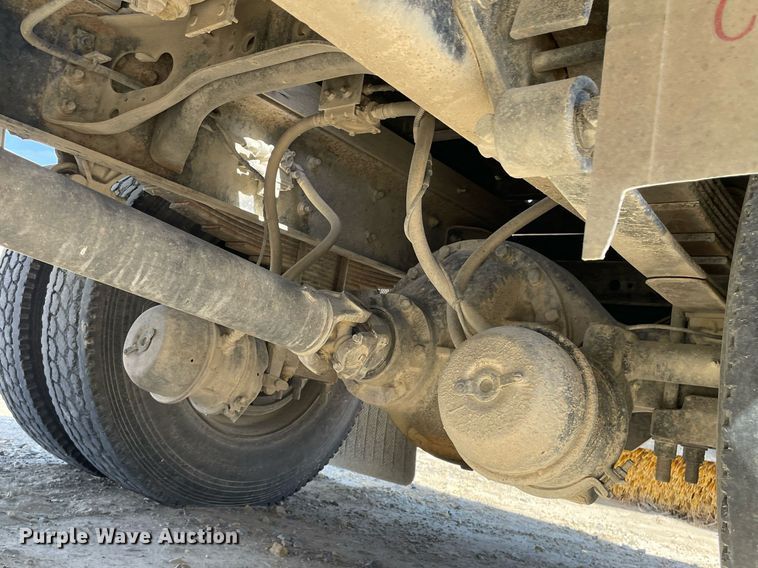 image for item MS9750 2007 International 4300  flatbed truck