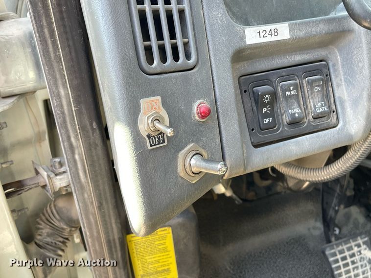 image for item MS9750 2007 International 4300  flatbed truck