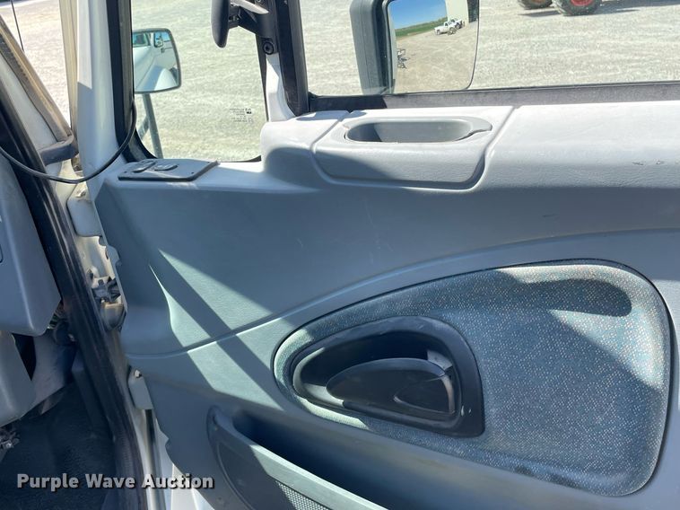 image for item MS9750 2007 International 4300  flatbed truck