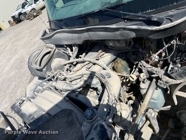 image for item MS9750 2007 International 4300  flatbed truck