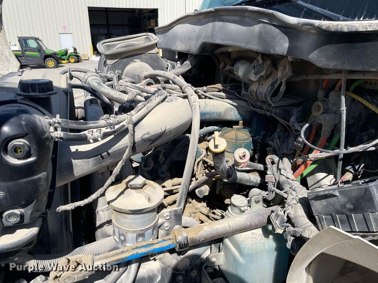 image for item MS9750 2007 International 4300  flatbed truck