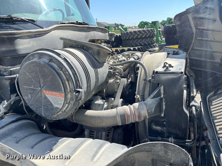 image for item MS9750 2007 International 4300  flatbed truck