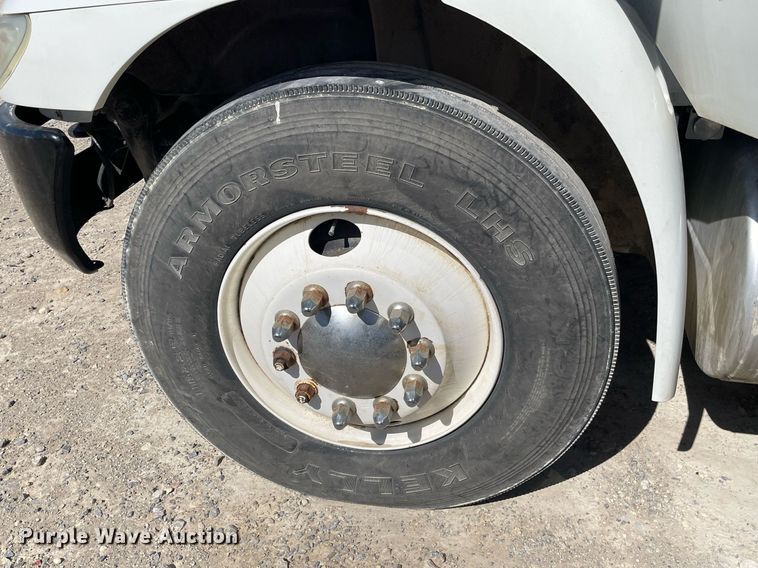 image for item MS9750 2007 International 4300  flatbed truck