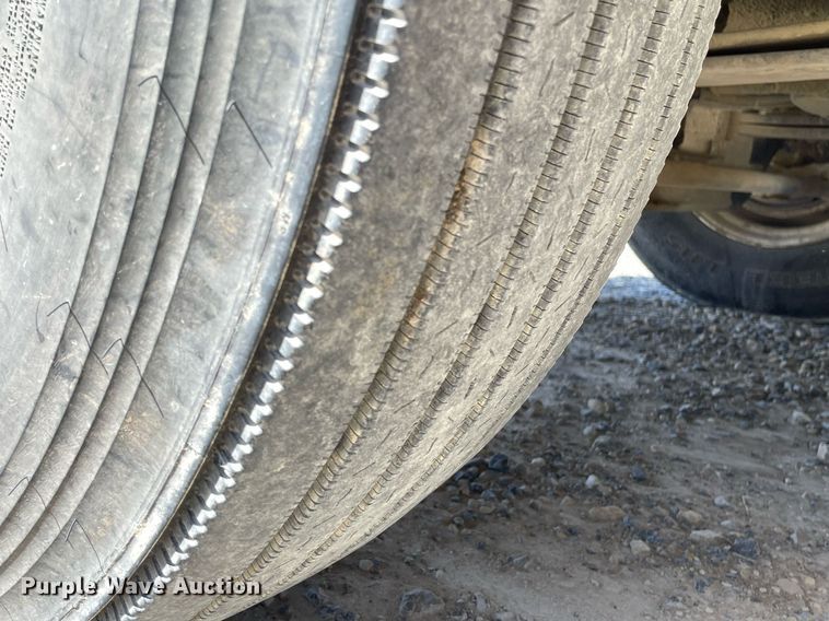 image for item MS9750 2007 International 4300  flatbed truck