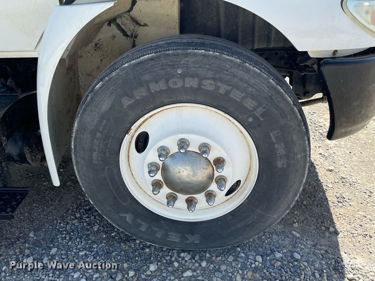 image for item MS9750 2007 International 4300  flatbed truck