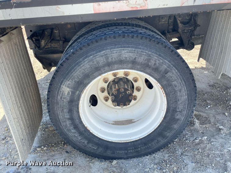 image for item MS9750 2007 International 4300  flatbed truck