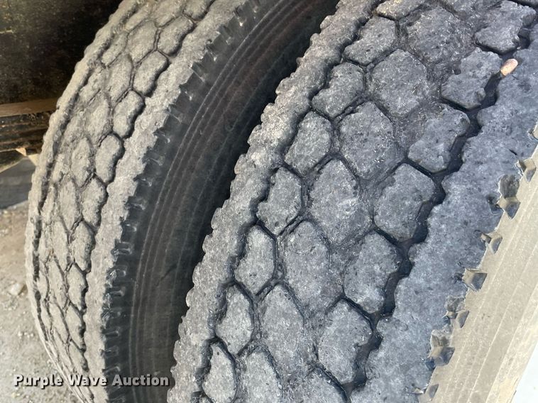 image for item MS9750 2007 International 4300  flatbed truck