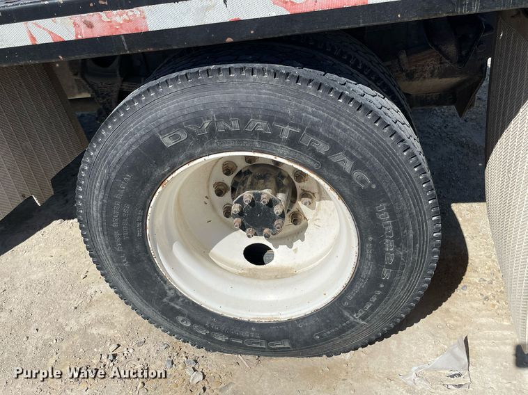 image for item MS9750 2007 International 4300  flatbed truck