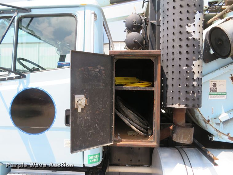 image for item MW9784 1999 Freightliner FL80  combination sewer jetter truck