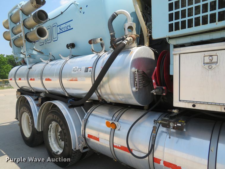 image for item MW9784 1999 Freightliner FL80  combination sewer jetter truck