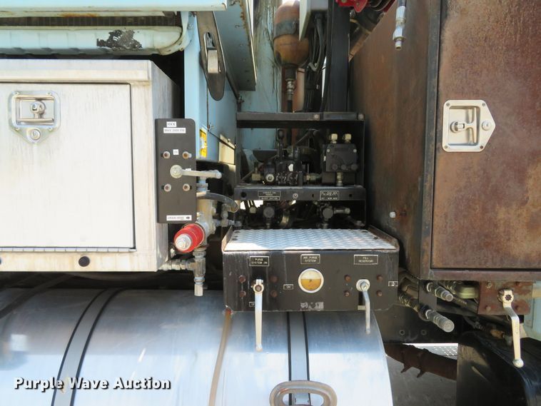 image for item MW9784 1999 Freightliner FL80  combination sewer jetter truck