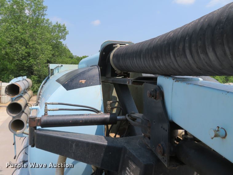 image for item MW9784 1999 Freightliner FL80  combination sewer jetter truck