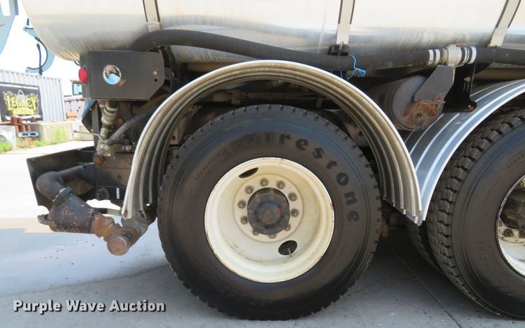 image for item MW9784 1999 Freightliner FL80  combination sewer jetter truck