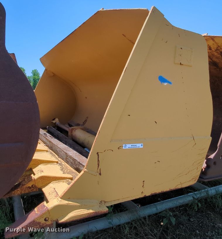 image for item MY9342 Caterpillar  9' W bucket