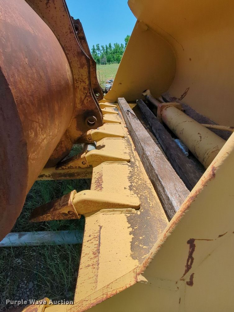 image for item MY9342 Caterpillar  9' W bucket