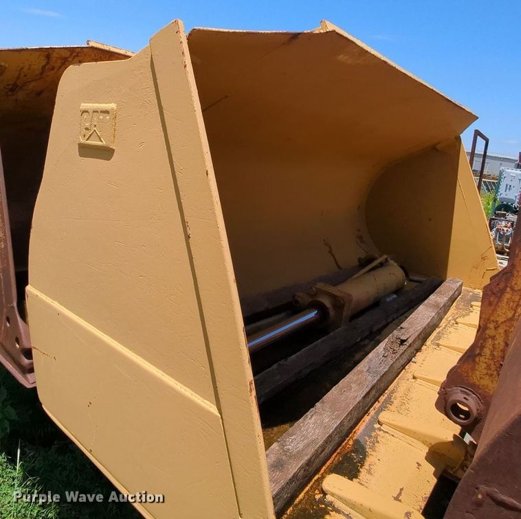 image for item MY9342 Caterpillar  9' W bucket