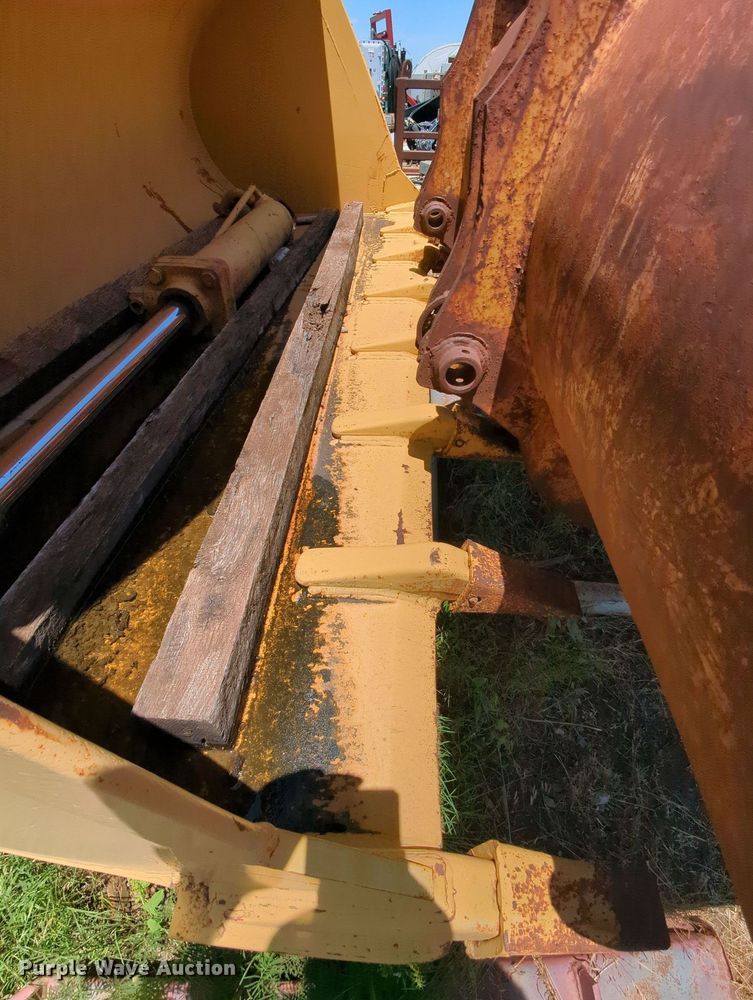 image for item MY9342 Caterpillar  9' W bucket