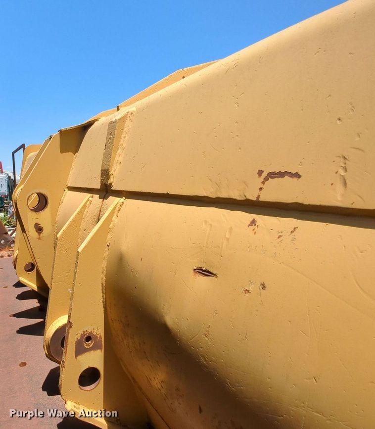 image for item MY9342 Caterpillar  9' W bucket