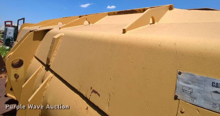 image for item MY9342 Caterpillar  9' W bucket