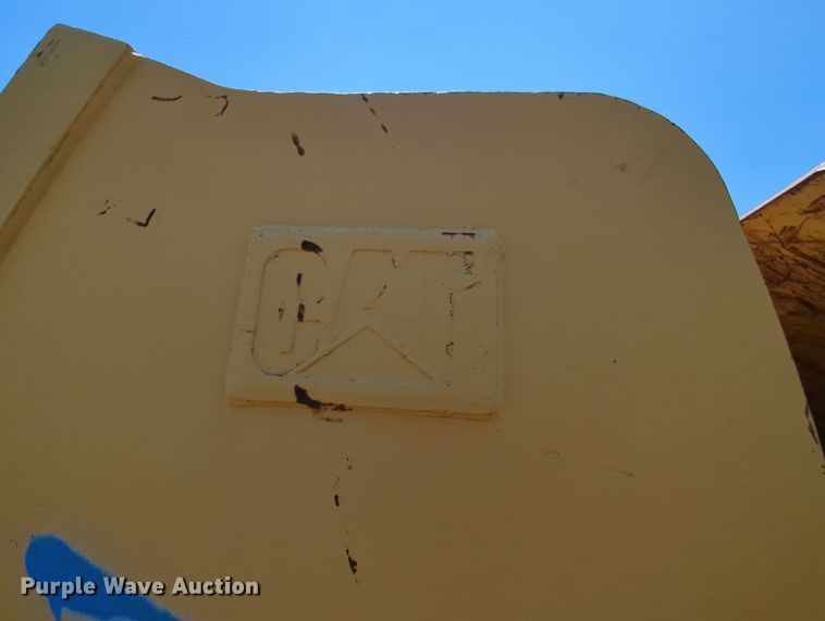 image for item MY9342 Caterpillar  9' W bucket