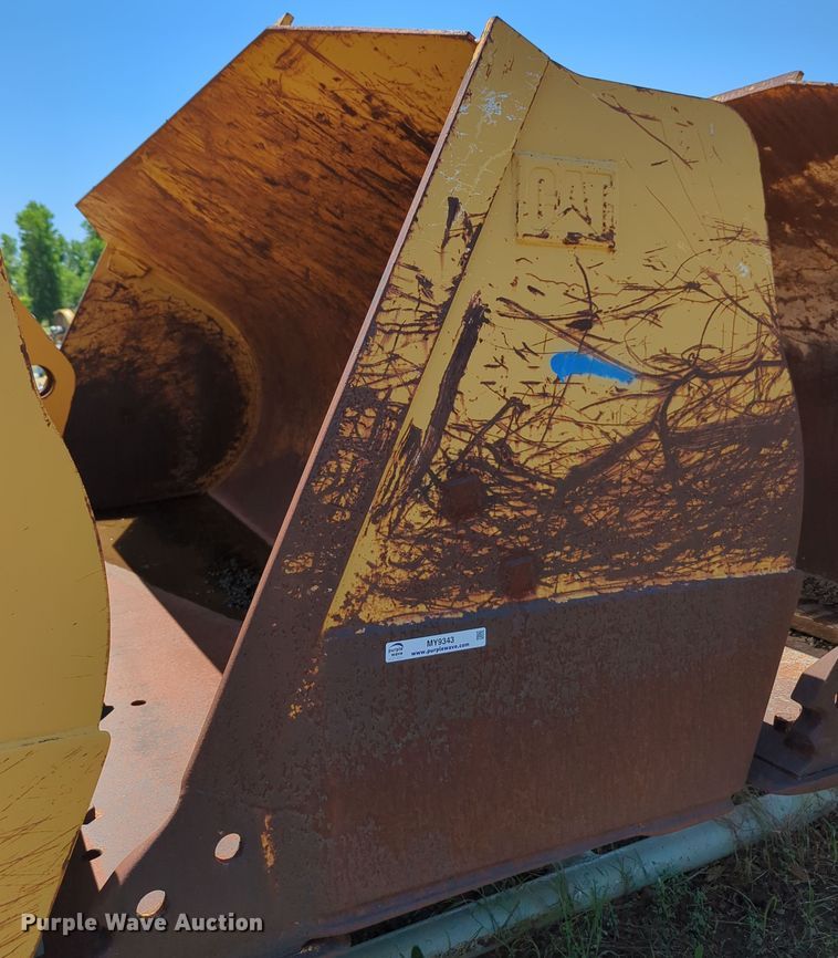 image for item MY9343 Caterpillar  9' W bucket