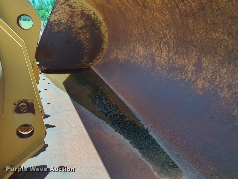 image for item MY9343 Caterpillar  9' W bucket