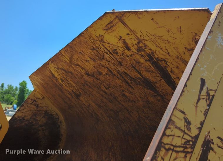 image for item MY9343 Caterpillar  9' W bucket