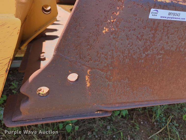 image for item MY9343 Caterpillar  9' W bucket