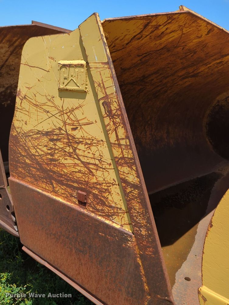 image for item MY9343 Caterpillar  9' W bucket